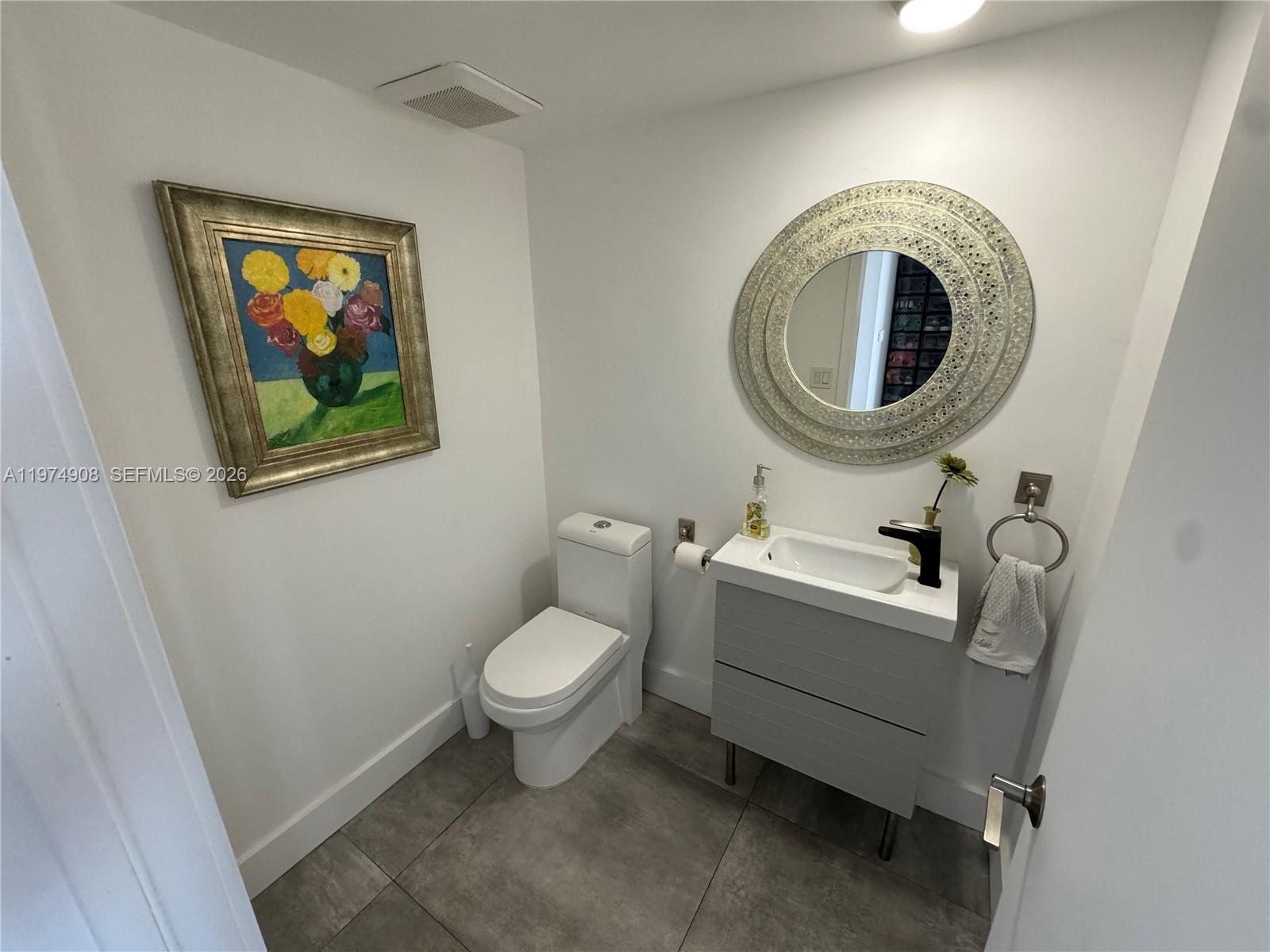 TURNBERRY TOWERS CONDO - Residential