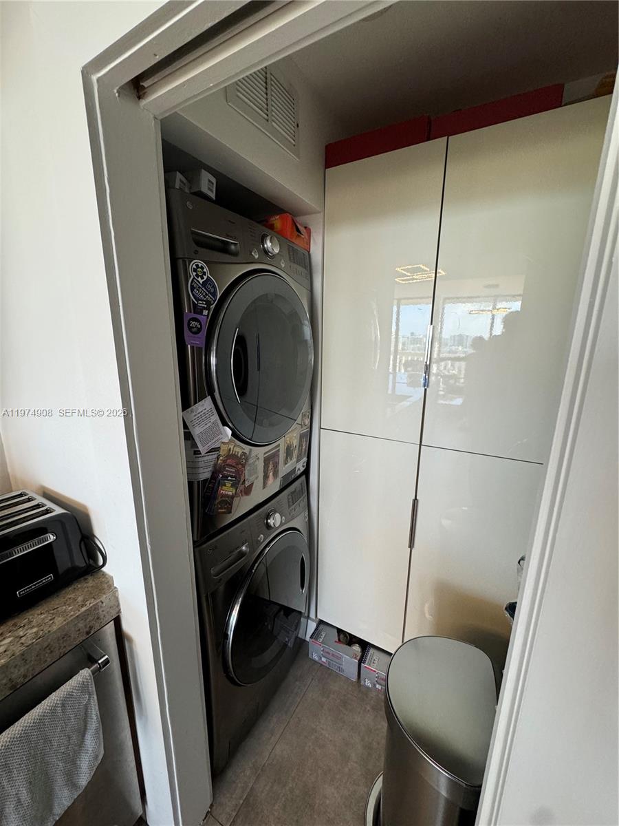 TURNBERRY TOWERS CONDO - Residential