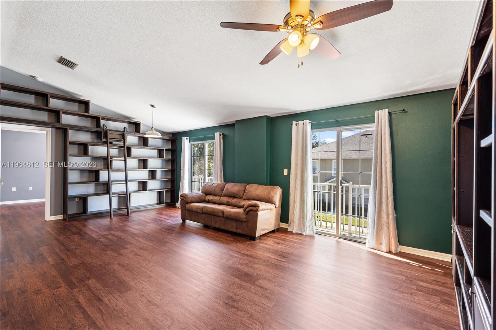 90Q | EAGLE PALM PHASE 1 - Residential Lease