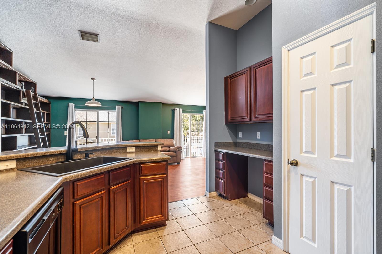 90Q | EAGLE PALM PHASE 1 - Residential Lease