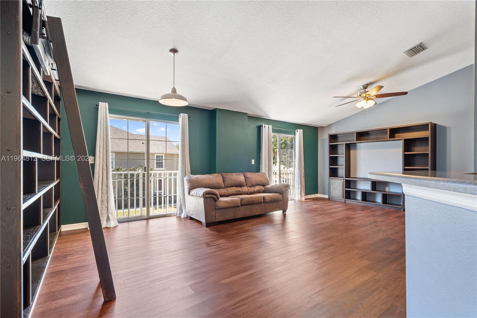90Q | EAGLE PALM PHASE 1 - Residential Lease