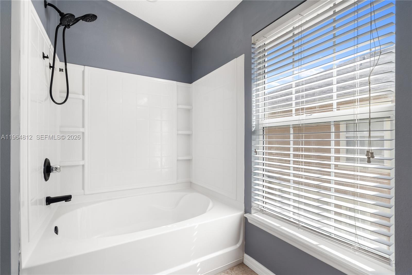 90Q | EAGLE PALM PHASE 1 - Residential Lease