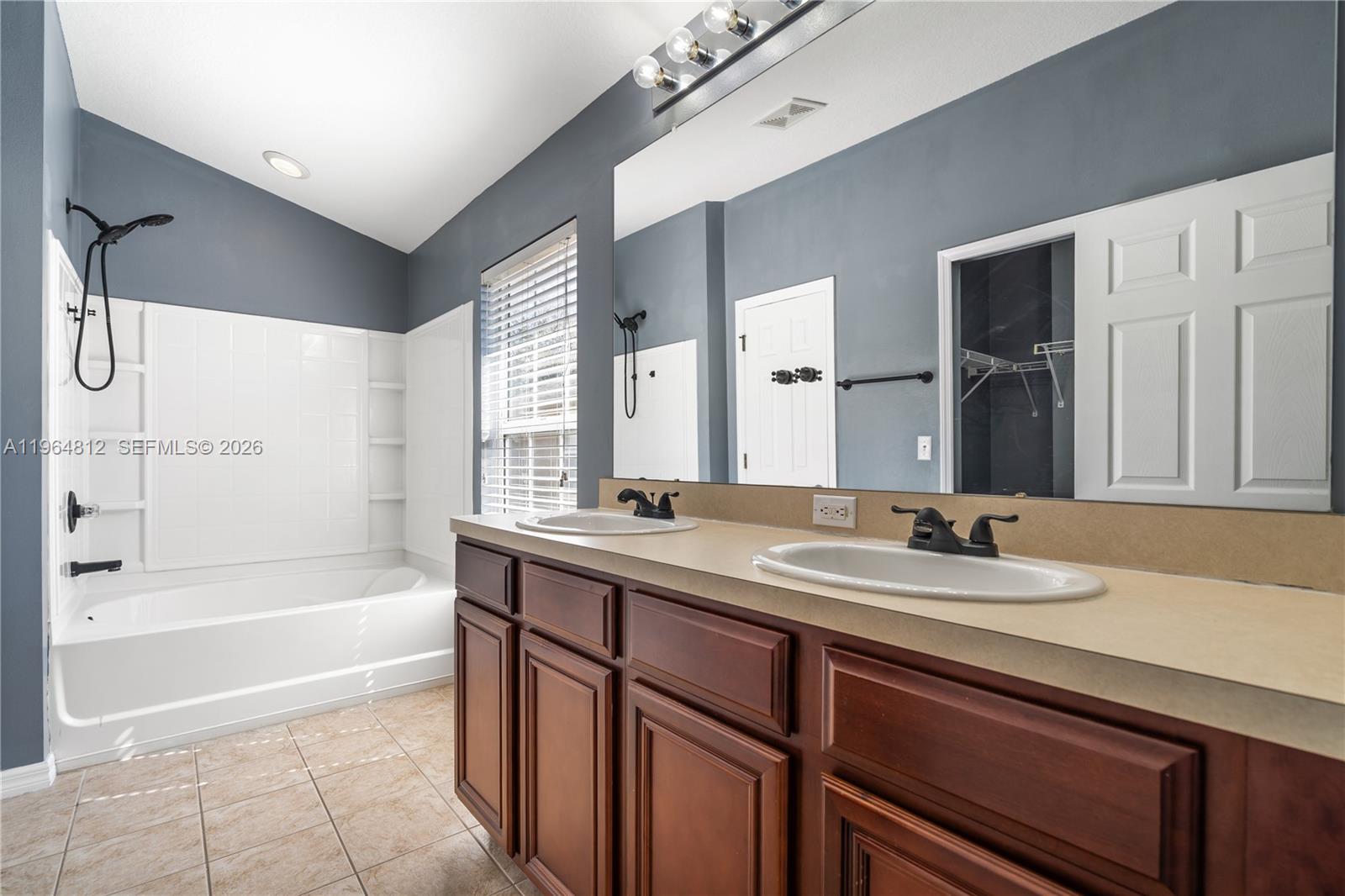 90Q | EAGLE PALM PHASE 1 - Residential Lease