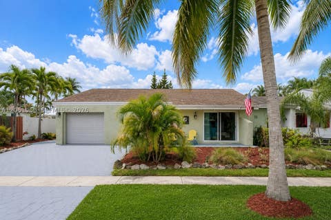 Photo of 520 SW 167th Ter, Weston, FL 33326 (MLS # A12051966)