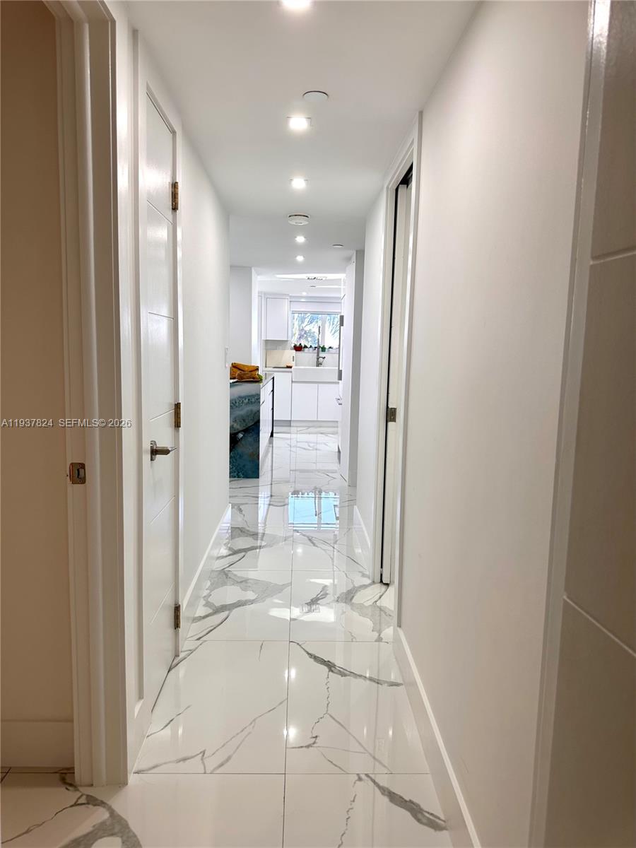 2457 Collins Ave 408