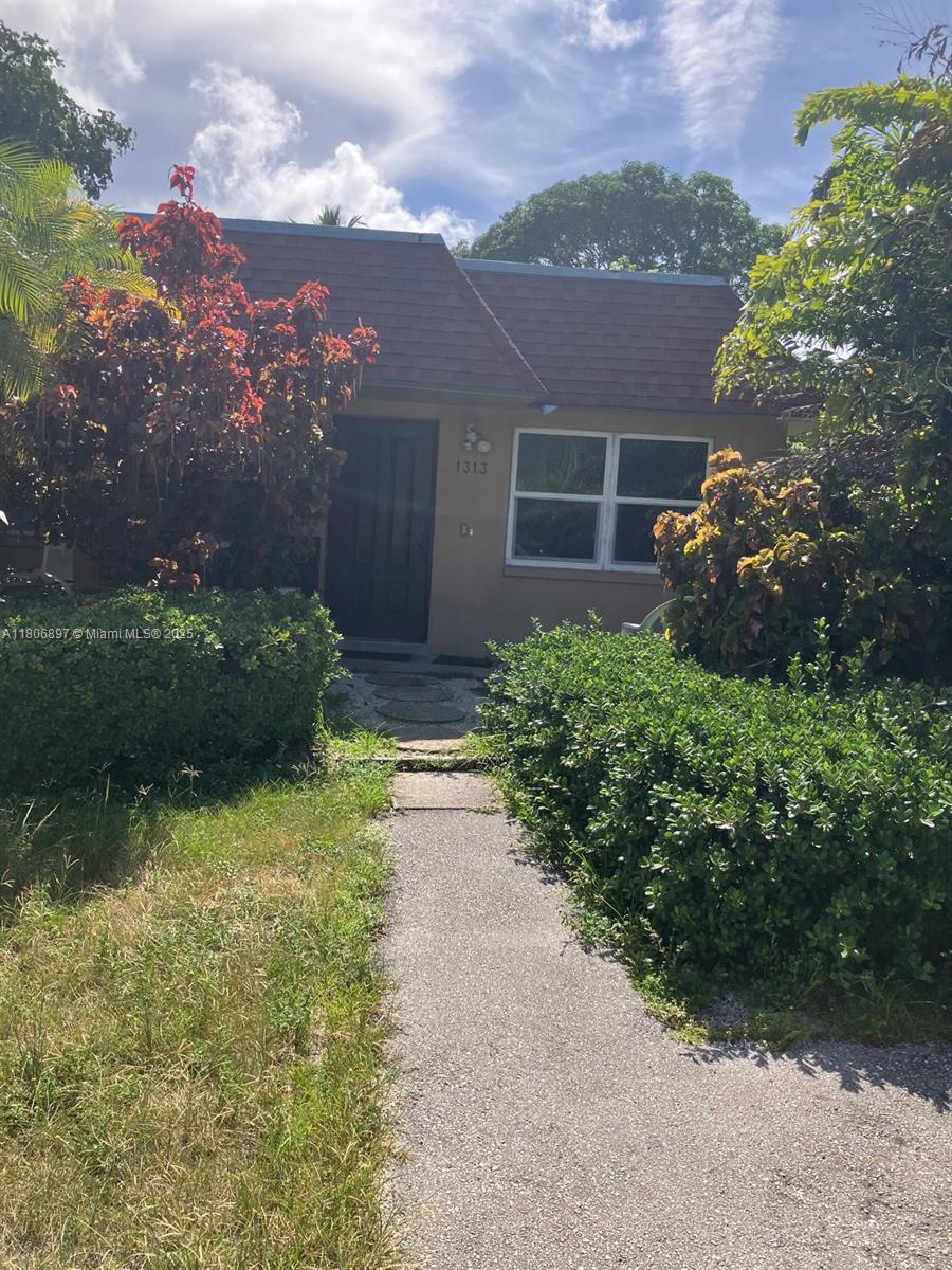 Rental Property at 1311 Nw 5th Ave 1311, Fort Lauderdale, Broward County, Florida - Bedrooms: 4 
Bathrooms: 2  - $3,000 MO.