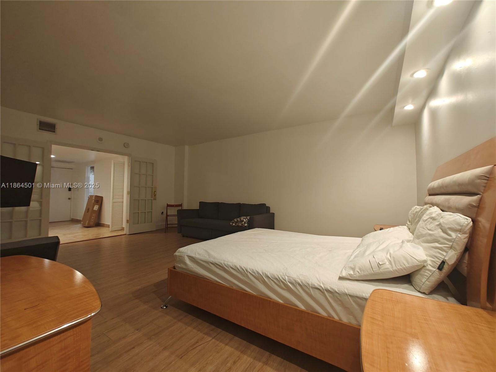 FOUR AMBASSADORS CONDO PH - Residential