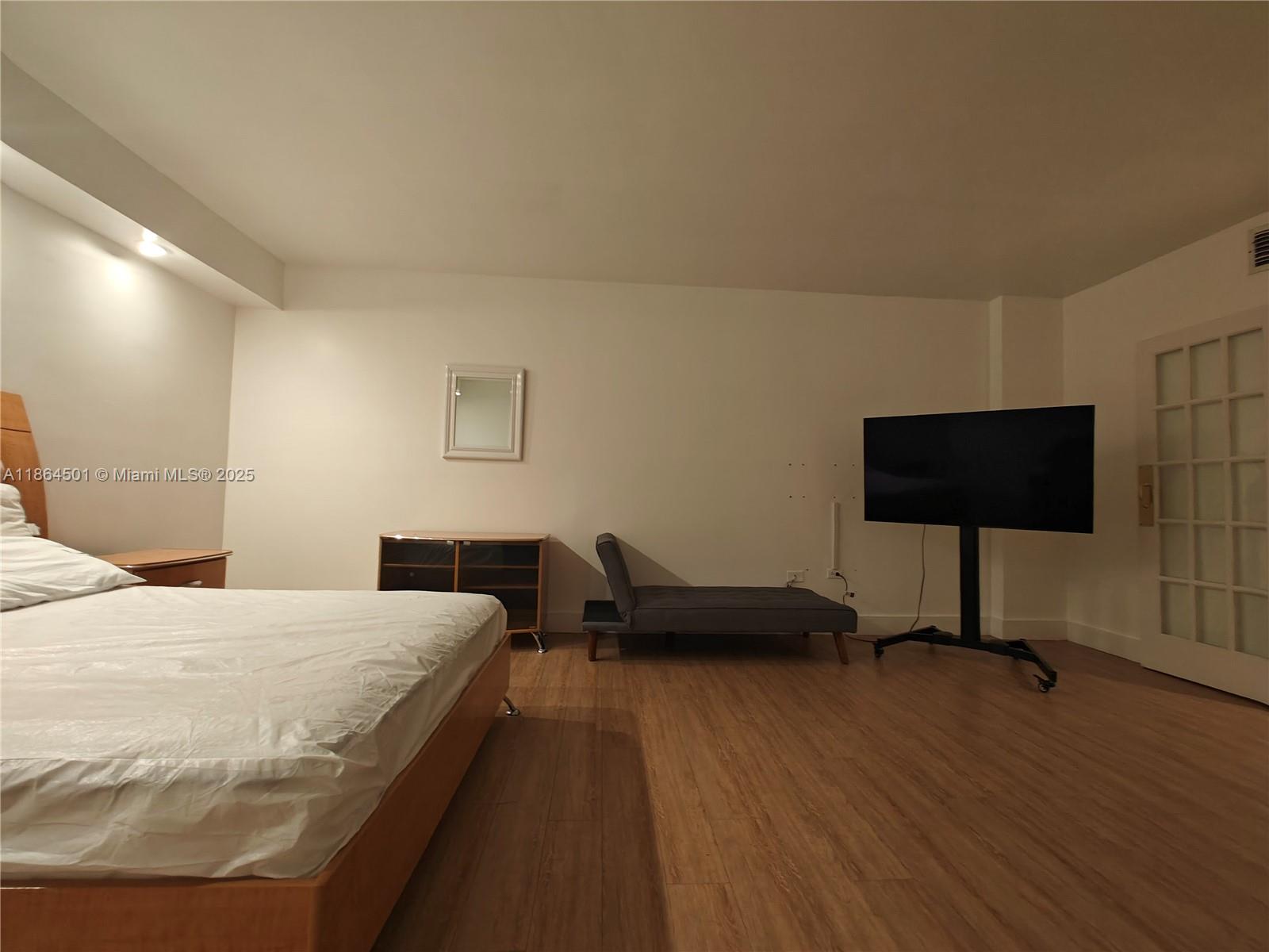 FOUR AMBASSADORS CONDO PH - Residential