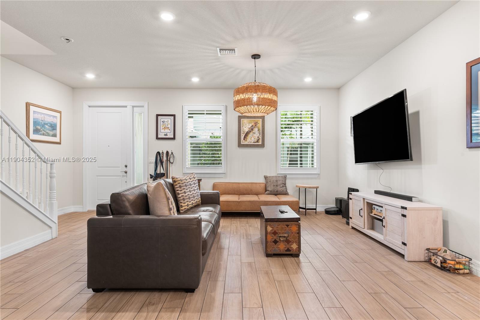 HILLCREST COUNTRY CLUB SO - Residential Lease