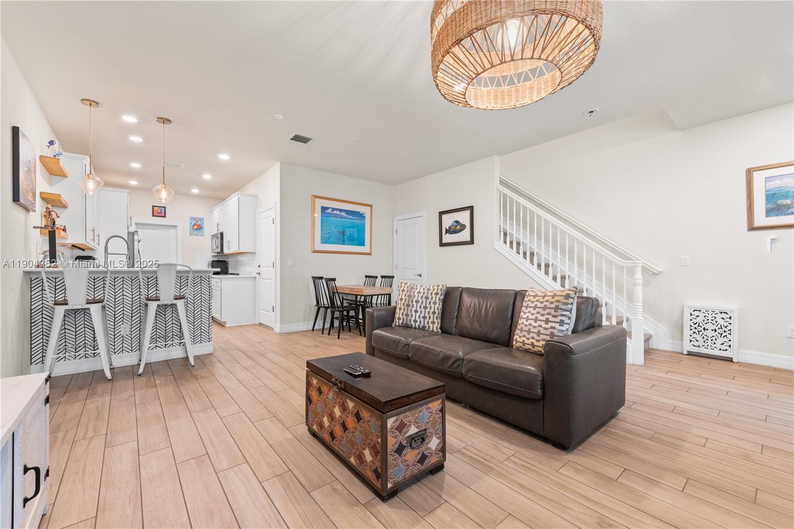 HILLCREST COUNTRY CLUB SO - Residential Lease