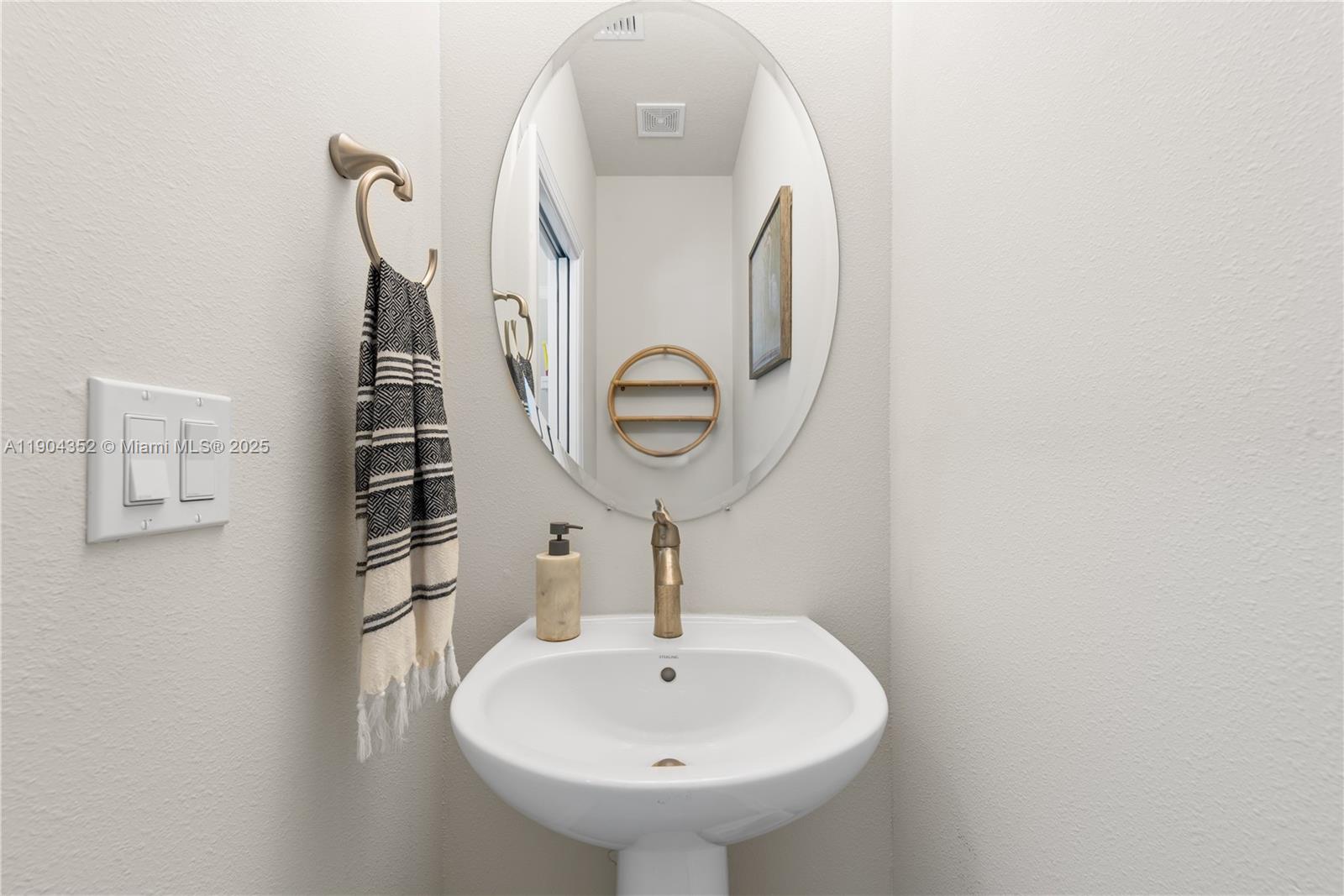 HILLCREST COUNTRY CLUB SO - Residential Lease