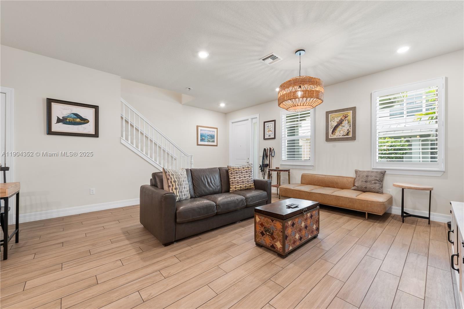 HILLCREST COUNTRY CLUB SO - Residential Lease