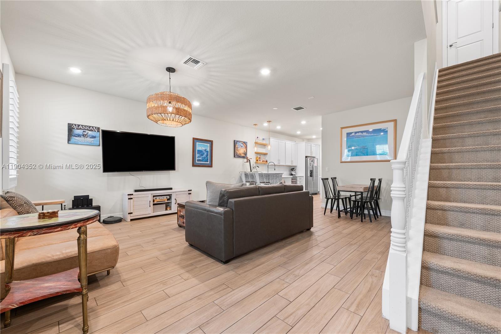 HILLCREST COUNTRY CLUB SO - Residential Lease