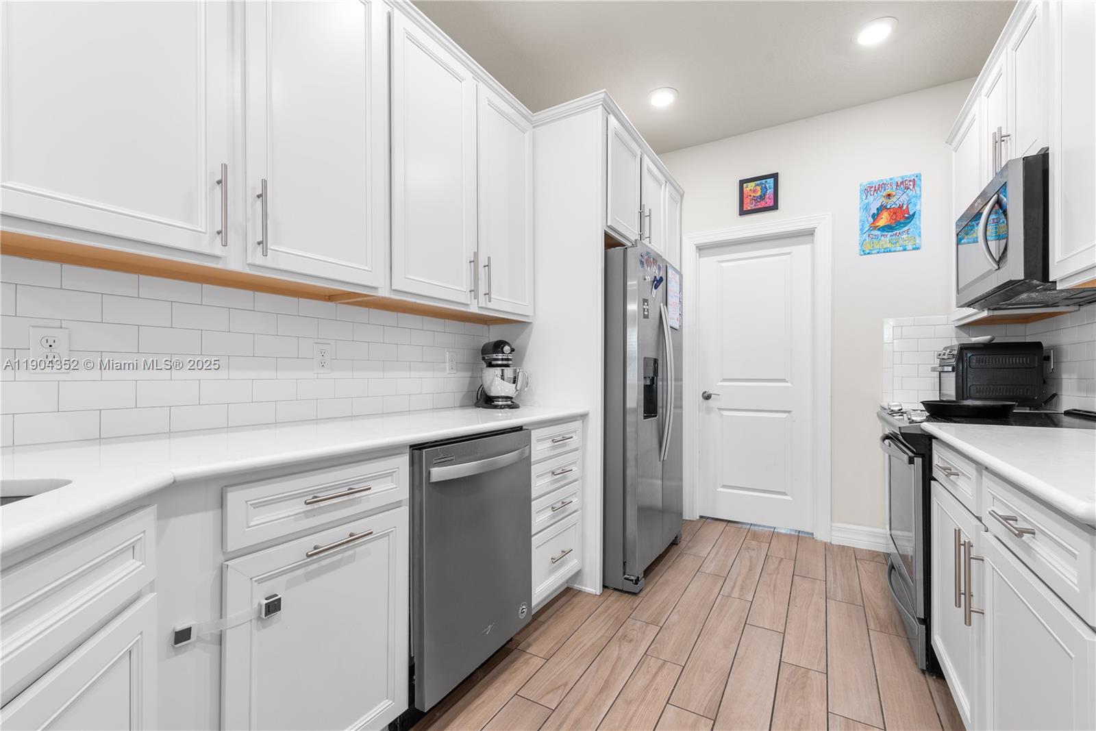 HILLCREST COUNTRY CLUB SO - Residential Lease