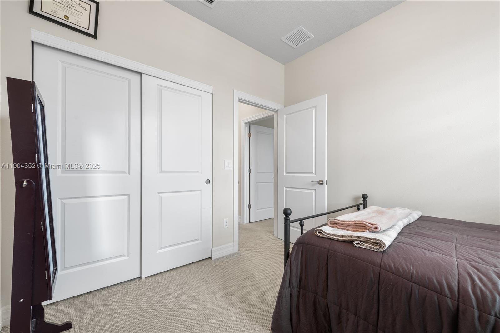 HILLCREST COUNTRY CLUB SO - Residential Lease