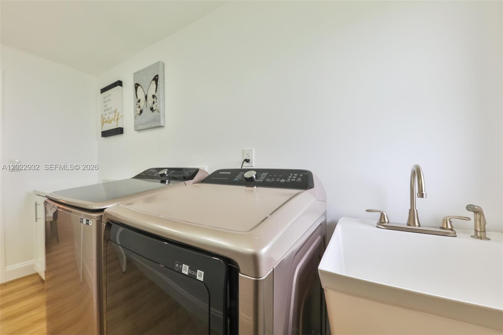 Yatch Club - Residential