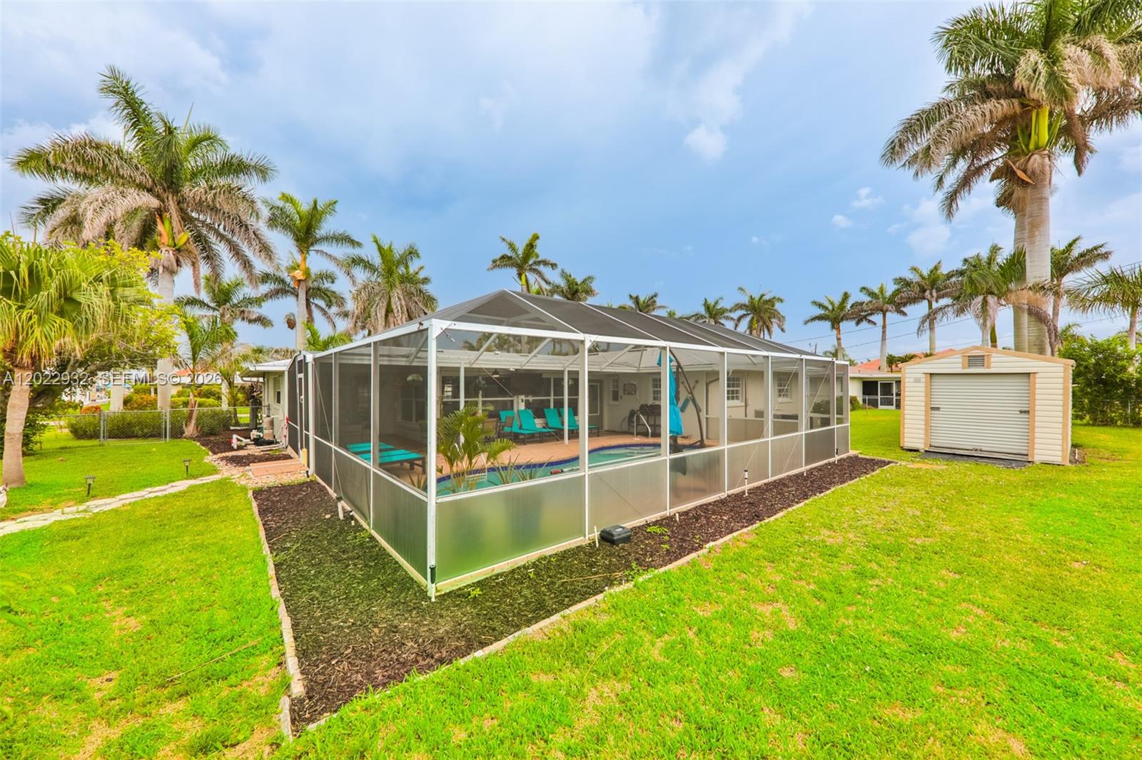 Yatch Club - Residential