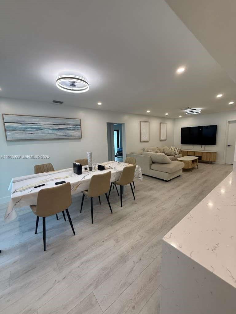 HOLLYWOOD PARK - Residential Lease