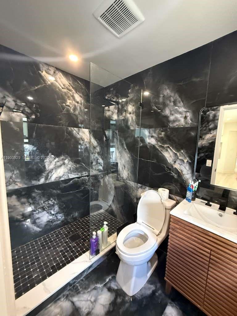 HOLLYWOOD PARK - Residential Lease