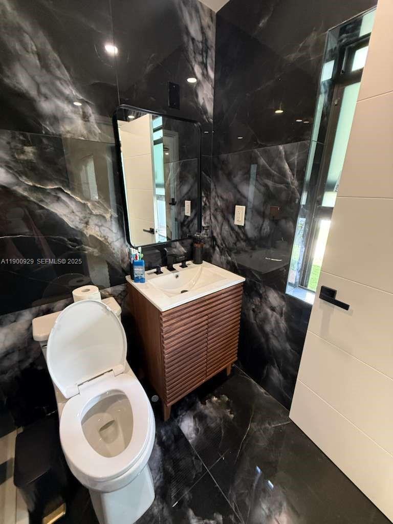 HOLLYWOOD PARK - Residential Lease