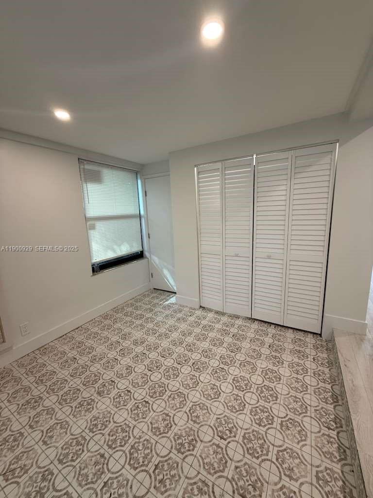 HOLLYWOOD PARK - Residential Lease