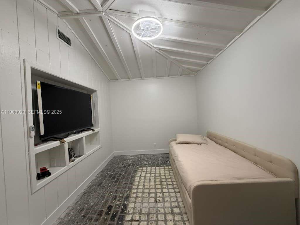 HOLLYWOOD PARK - Residential Lease