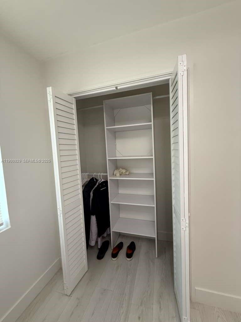 HOLLYWOOD PARK - Residential Lease