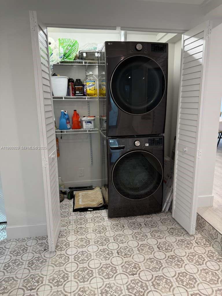 HOLLYWOOD PARK - Residential Lease