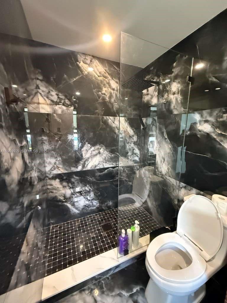 HOLLYWOOD PARK - Residential Lease