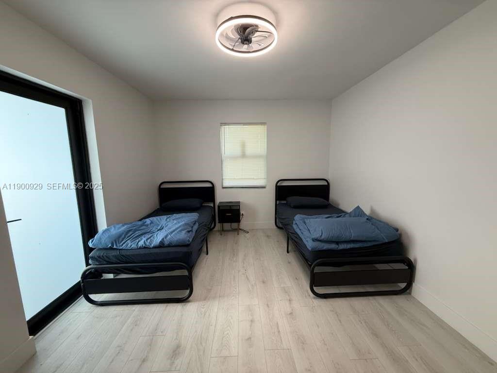 HOLLYWOOD PARK - Residential Lease