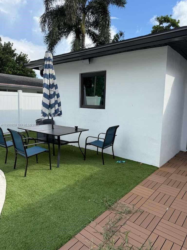 HOLLYWOOD PARK - Residential Lease