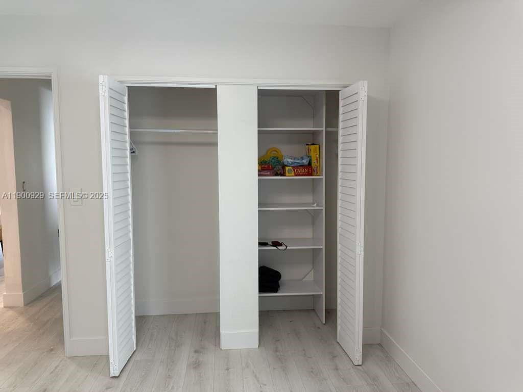 HOLLYWOOD PARK - Residential Lease