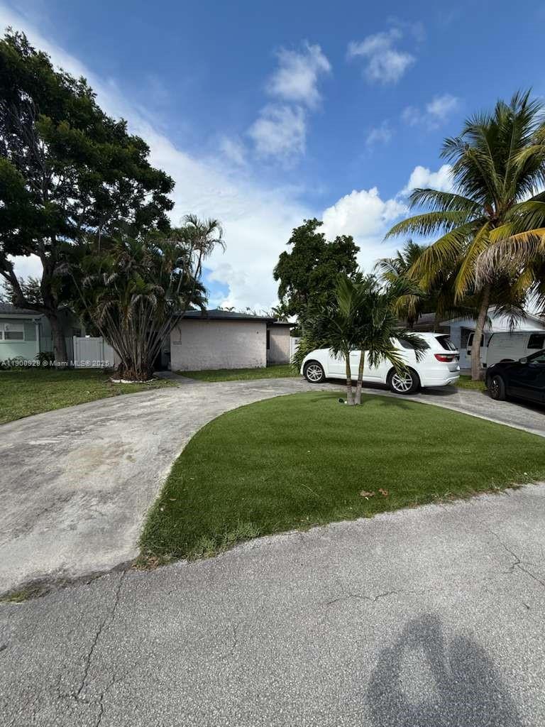 HOLLYWOOD PARK - Residential Lease