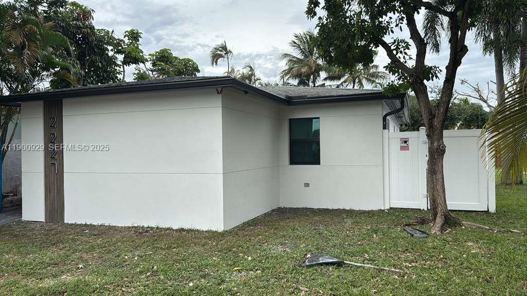 HOLLYWOOD PARK - Residential Lease