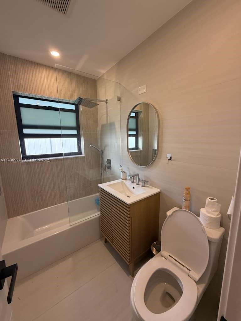 HOLLYWOOD PARK - Residential Lease