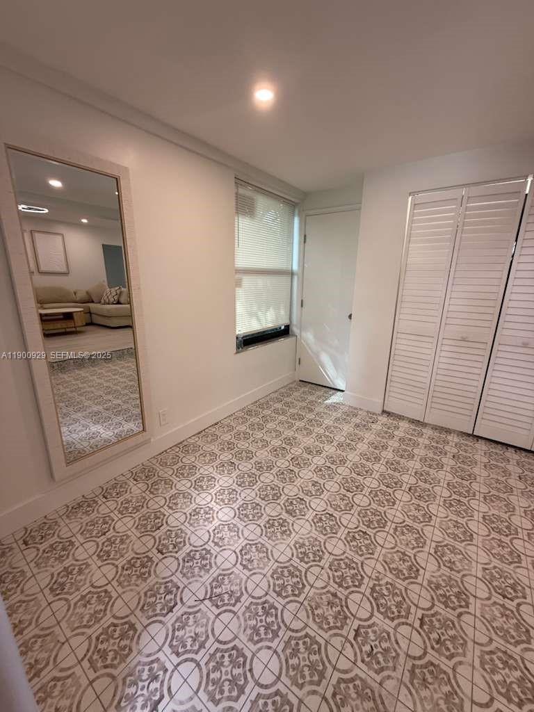 HOLLYWOOD PARK - Residential Lease