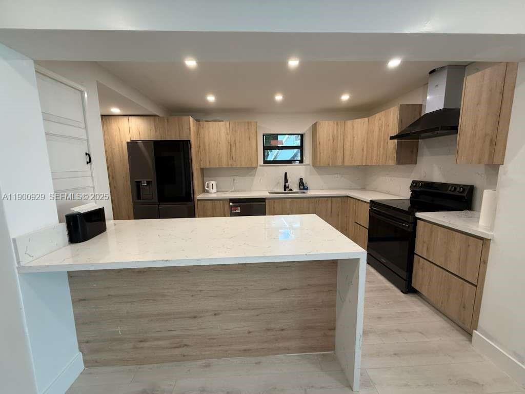 HOLLYWOOD PARK - Residential Lease