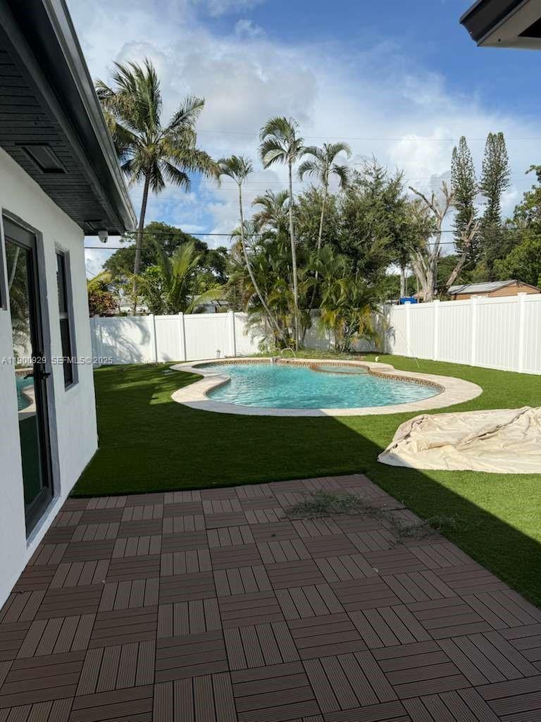 HOLLYWOOD PARK - Residential Lease