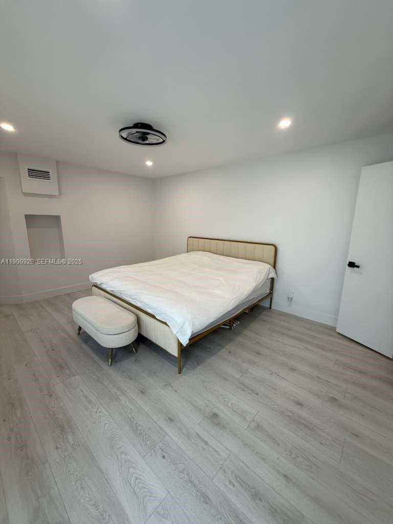 HOLLYWOOD PARK - Residential Lease