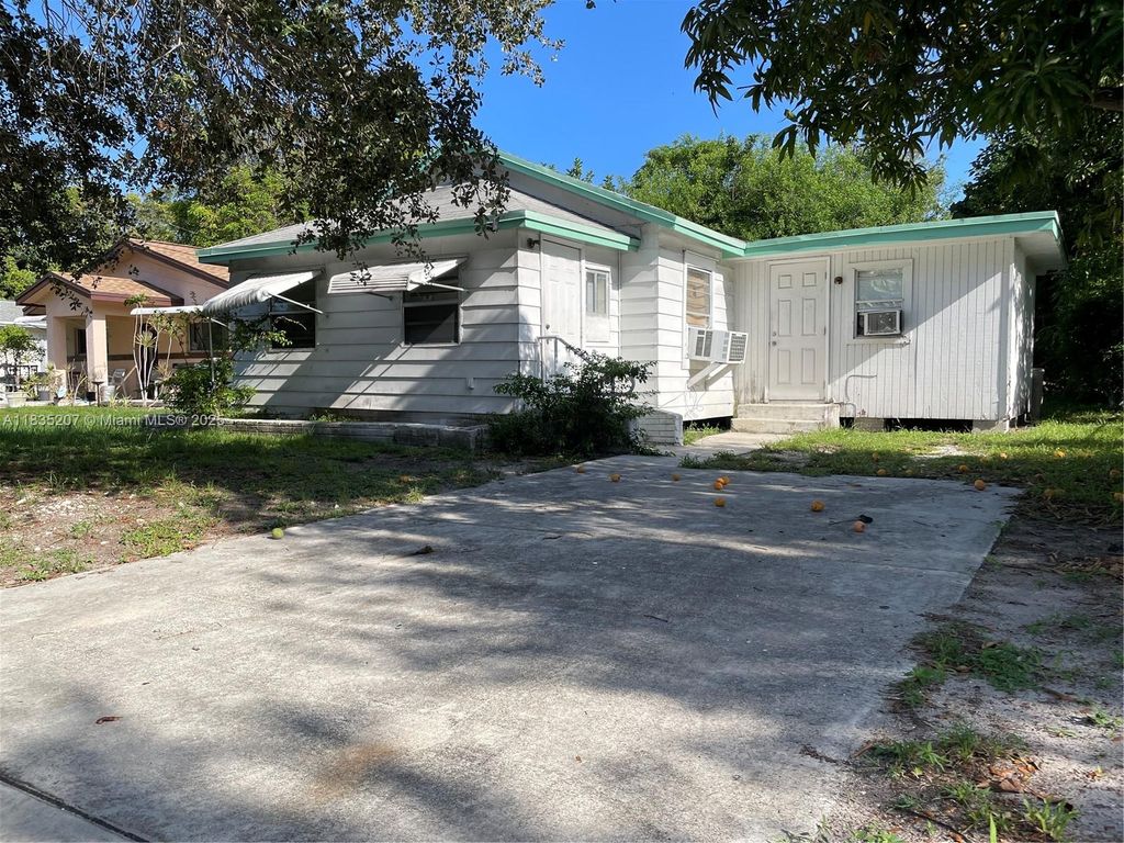 Photo of 156 S NE 11th Street, Boca Raton, FL 33432 (MLS # A11835207)