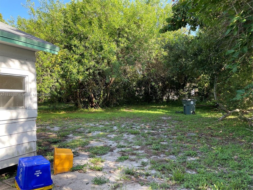 Photo of 156 S NE 11th Street, Boca Raton, FL 33432 (MLS # A11835207)