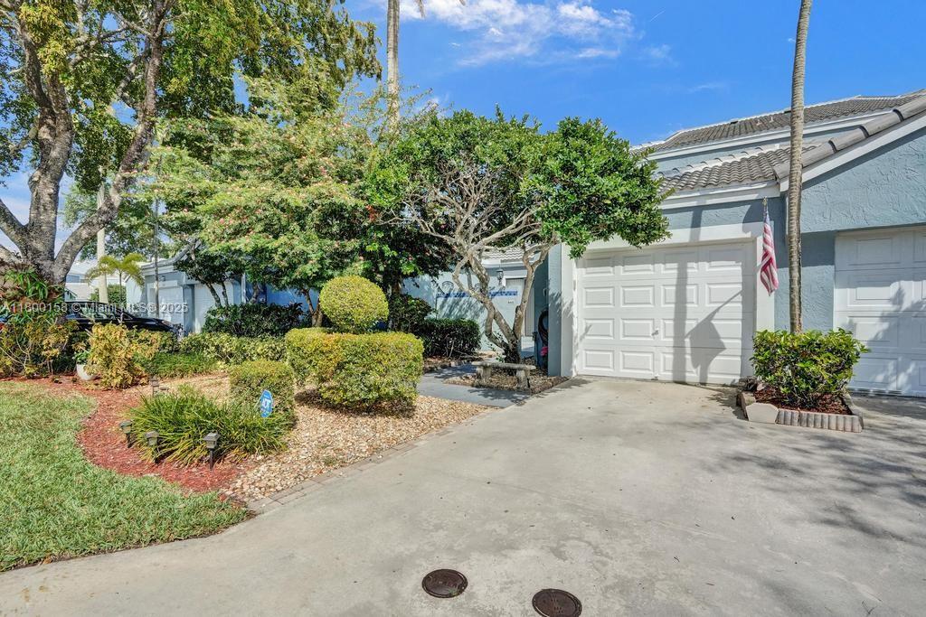 8465 Waterford Cir 8465, Tamarac, Broward County, Florida - 3 Bedrooms  
3 Bathrooms - 