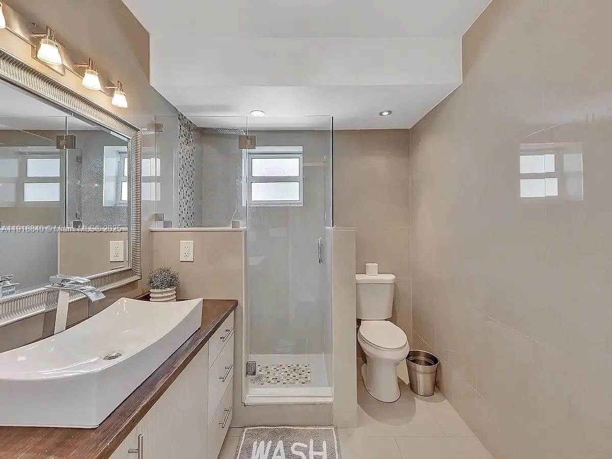 HOLLYWOOD LAKES SECTION - Residential Lease