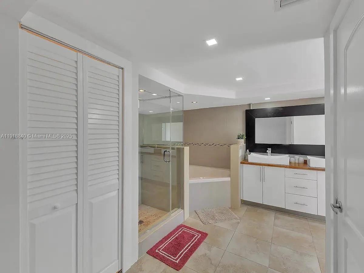 HOLLYWOOD LAKES SECTION - Residential Lease