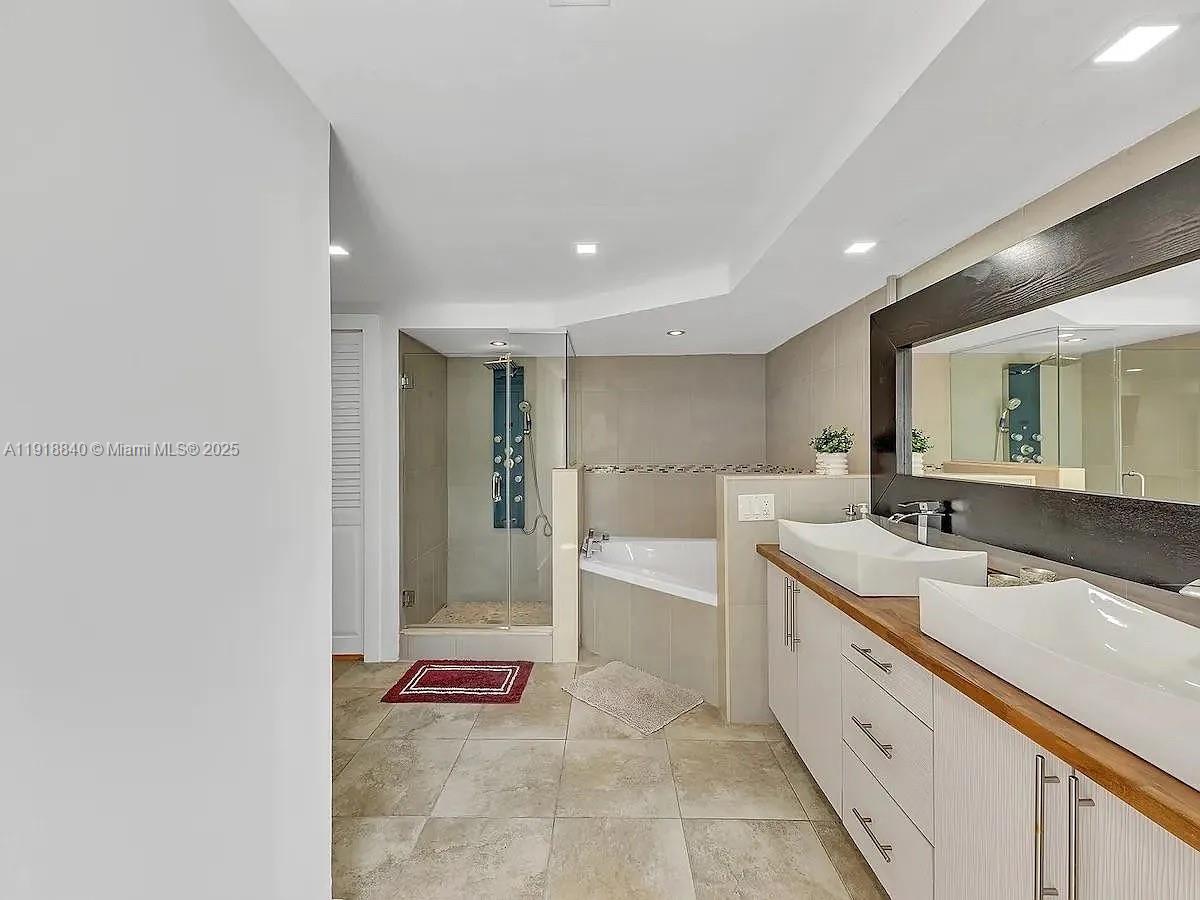 HOLLYWOOD LAKES SECTION - Residential Lease