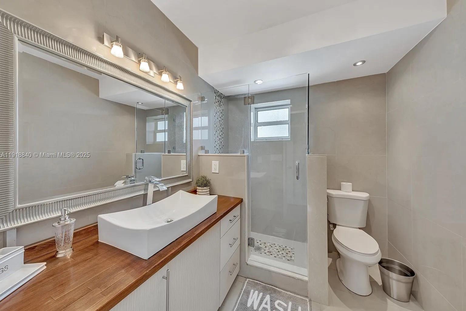 HOLLYWOOD LAKES SECTION - Residential Lease