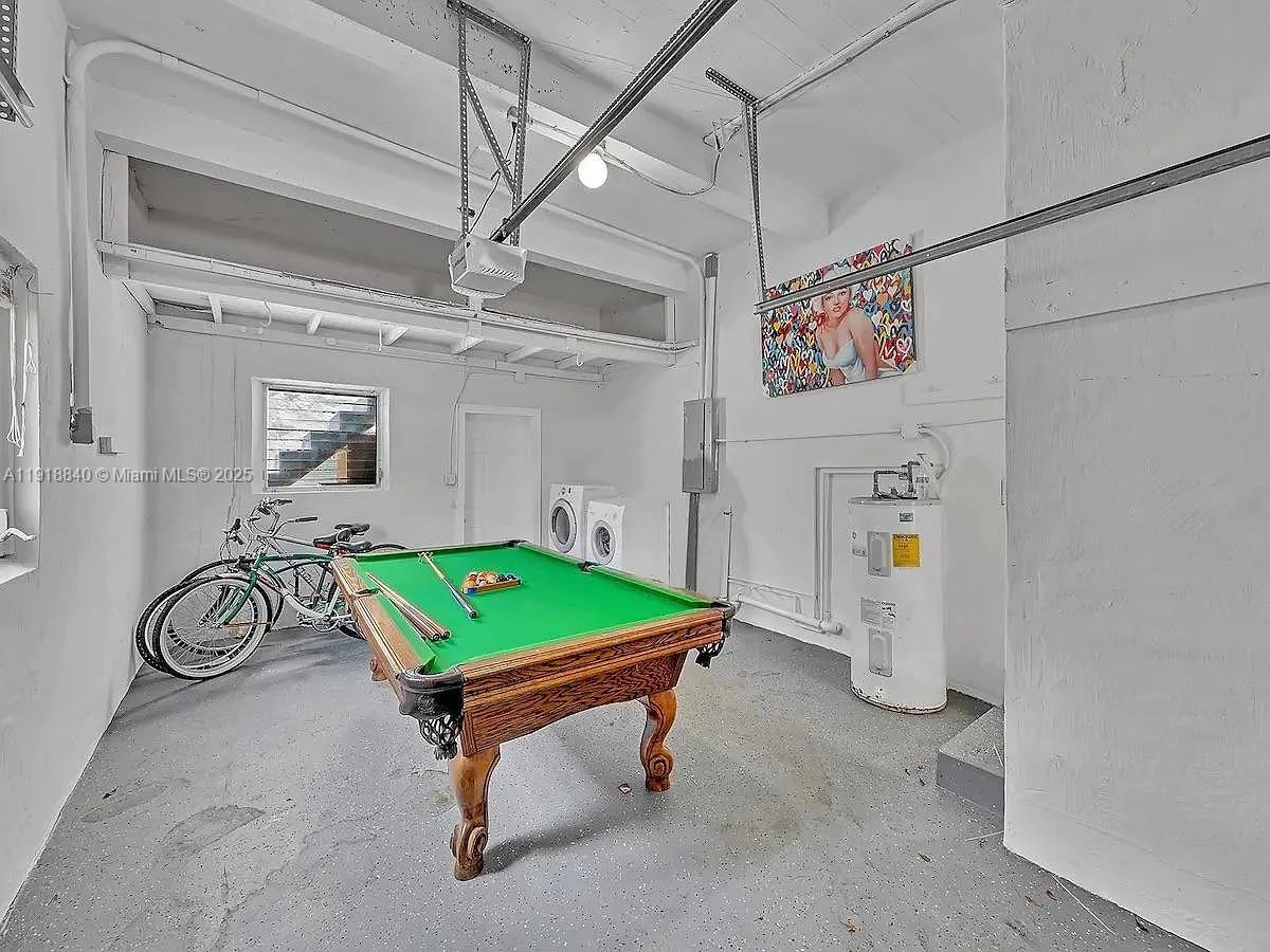 HOLLYWOOD LAKES SECTION - Residential Lease