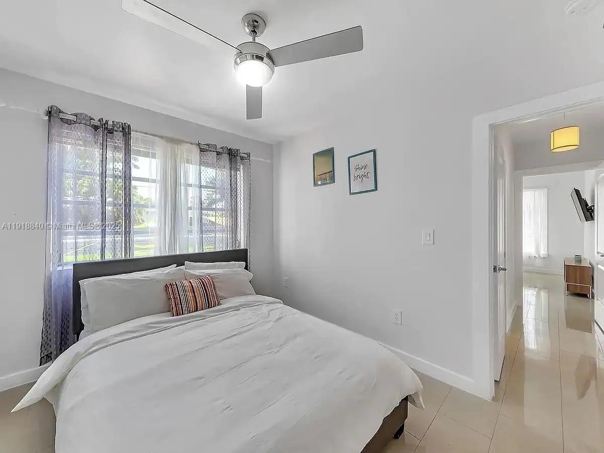 HOLLYWOOD LAKES SECTION - Residential Lease