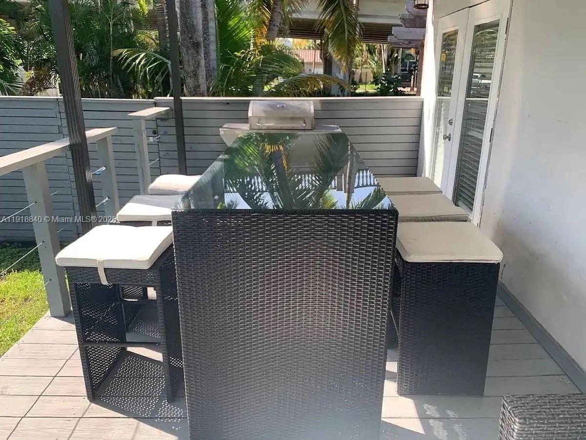 HOLLYWOOD LAKES SECTION - Residential Lease