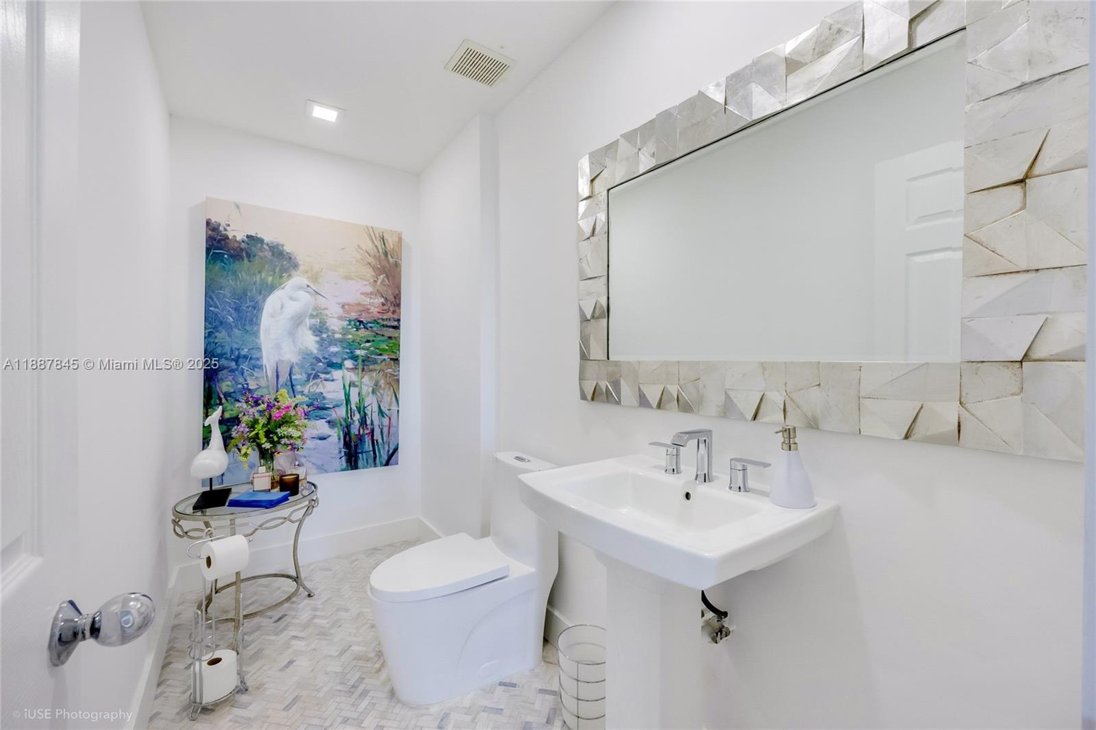 MYSTIC POINTE TOWER 500 C - Residential